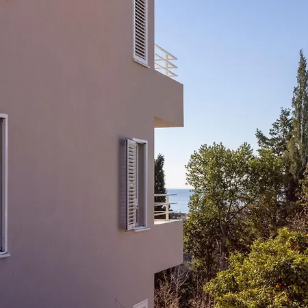 Sea View Azure Apartment *